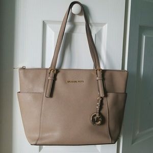 Michael Kors Jet Set Large Tote (taupe)